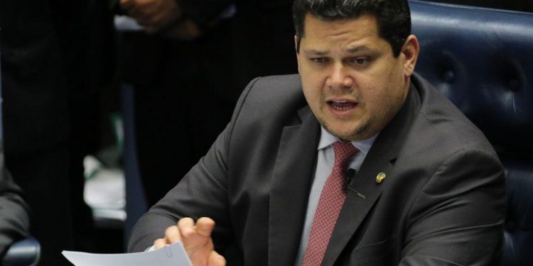 Alcolumbre decide devolver MP que dá poder a Weintraub para nomear reitores