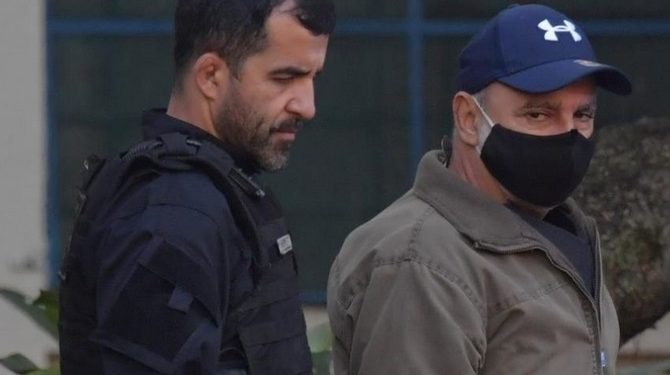 Bolsonaro se revolta com prisão de Queiroz e ignora apoiadores no Alvorada