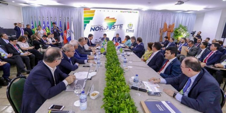 Governadores do Nordeste condenam fala de Bolsonaro que estimula invasão a hospitais para filmar leitos