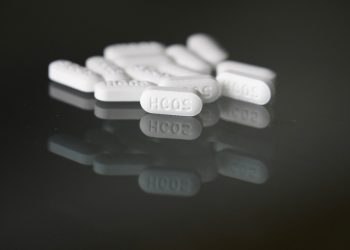 Trump diz que continuará enviando hidroxicloroquina ao Brasil mesmo após EUA vetarem uso emergencial do medicamento