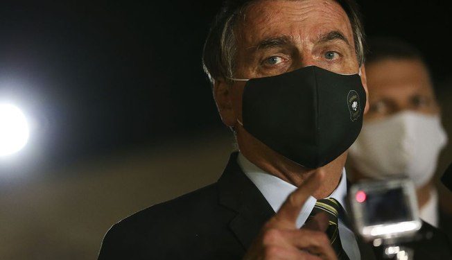 “Já peguei 20 vezes este vírus”, diz Bolsonaro sobre Covid-19