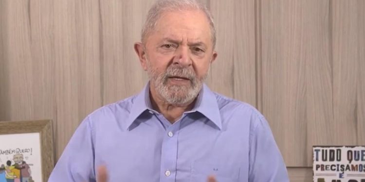 Bolsonaro merece ser punido com impeachment, diz Lula à CNN americana
