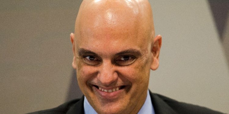 Ministro do STF determina quebra de sigilo bancário de 10 deputados e 1 senador bolsonaristas