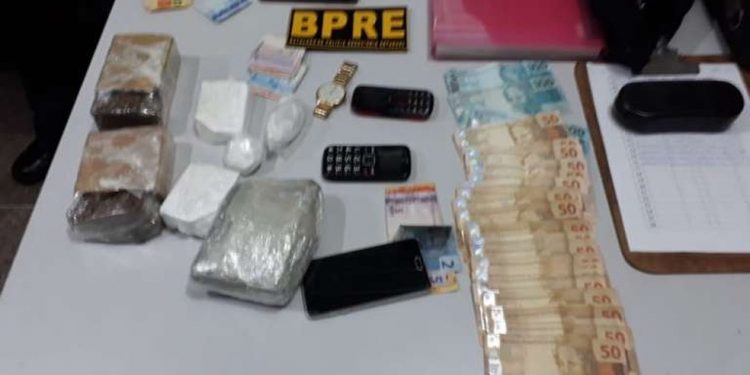 Paraibana é presa por tráfico de drogas após carro em que estava ser abordado em Milagres