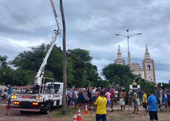 Embora a maioria dos presentes estivesse utilizando máscaras, algumas pessoas foram vistas sem a proteção (Foto: Toni Sousa)