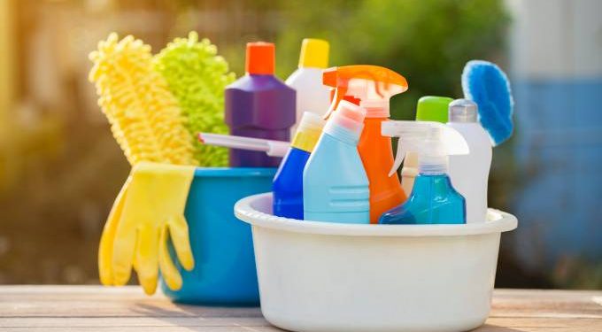 Anvisa alerta para produtos de limpeza que não matam o coronavírus