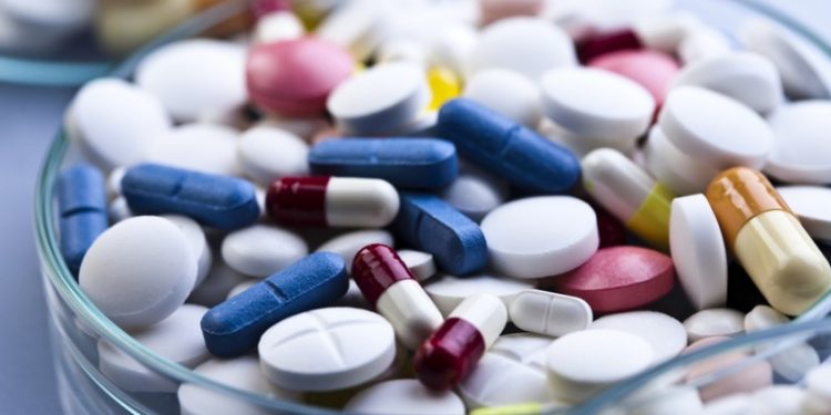 Senado aprova congelamento de preços de remédios e de planos de saúde