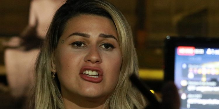 Irmão afirma que Sara Winter não pode viver em sociedade e se diz feliz com prisão