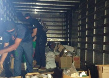 O material ilícito foi dividido em caixas e transportado para incineração em Aquiraz (Foto: Halisson Ferreira)
