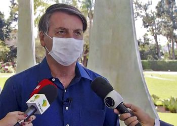 Ao anunciar teste positivo, Bolsonaro volta a errar sobre cloroquina e cita dados sem fonte