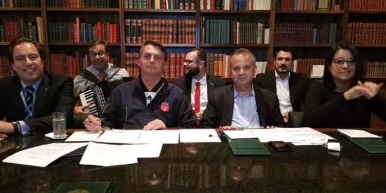 Netos de Luiz Gonzaga divulgam ‘nota de nojo’ por uso ‘Riacho do Navio’ em live de Bolsonaro