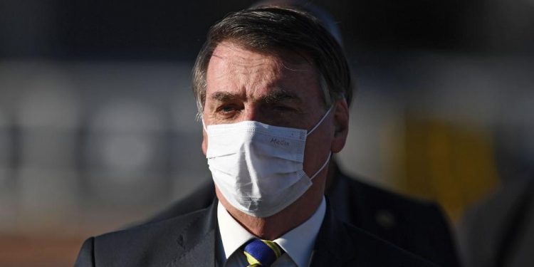 Onze dias após visita de Bolsonaro, é pouco provável contaminação ter ocorrido no Ceará, diz médico