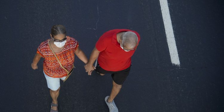 Covid-19: Brasil chega a 72,8 mil óbitos e 1,88 milhão de casos