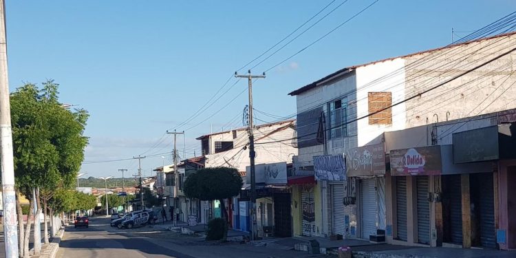 Adolescente de 13 anos é morto pela polícia em Chorozinho, no Ceará; família relata invasão e agentes dizem ter visto arma