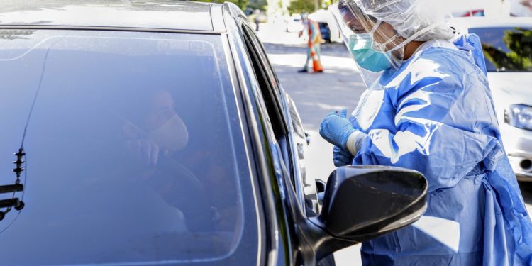 Brasil tem 88,5 mil mortes e 2,48 milhões de casos acumulados de Covid-19