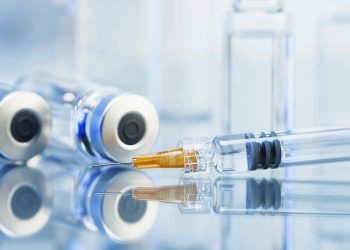 Vacina de Oxford para Covid-19 é segura e induz resposta imune, dizem cientistas