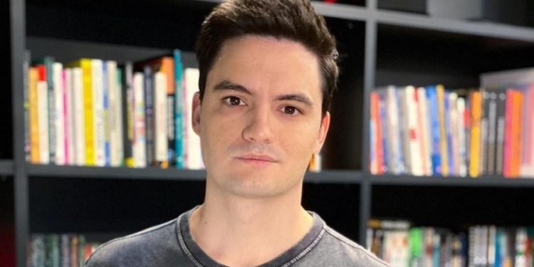 Homem que ameaçou Felipe Neto participou de ataque de fogos contra o STF