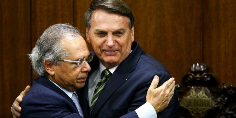 Para bancar Renda Brasil, governo quer limitar famílias que recebem mais de um benefício