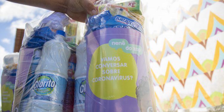 Governo do Ceará distribui kits de higiene para famílias do Cariri