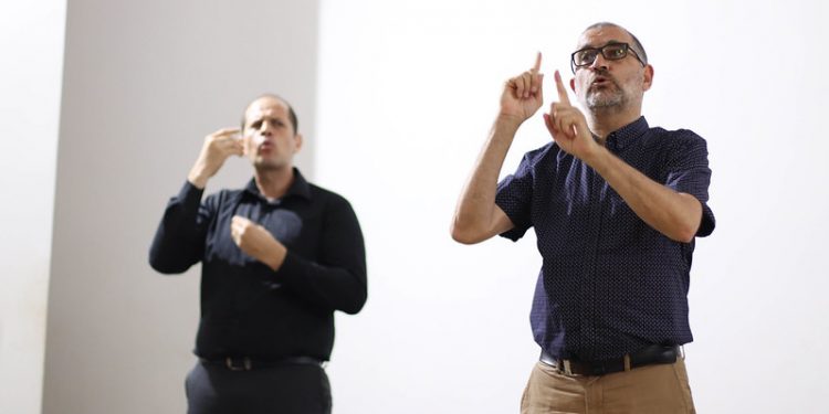 UFCA abre processo seletivo para profissionais especializados em Libras