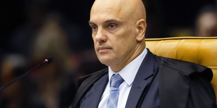 Moraes determina bloqueio de contas de bolsonaristas em redes sociais no exterior