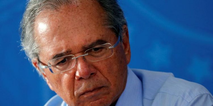 Guedes quer contrato de trabalho por hora e sem FGTS e contribuição ao INSS