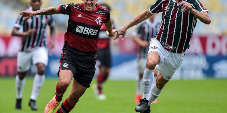 Flamengo vence Fluminense e pode até empatar para ser campeão do Carioca