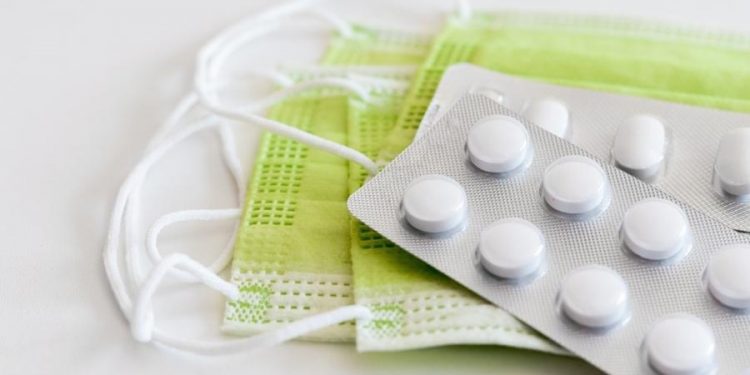 Resultados de testes com dexametasona confirmam eficácia contra a Covid-19, mas também riscos