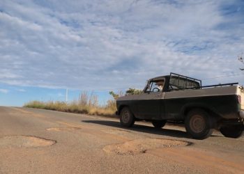 Esburacada, trecho da Rodovia Padre Cícero em Caririaçu causa prejuízo aos motoristas