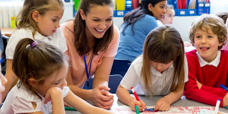 Por 499 votos a favor e 7 contrários, Câmara aprova texto-base do Fundeb com aumento de recursos da União