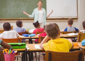 Governo Bolsonaro tenta adiar Fundeb para 2022 e quer dividir recurso com Renda Brasil