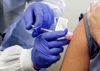 Reino Unido diz ter certeza de que Rússia tentou hackear dados de pesquisas de vacina contra Covid-19