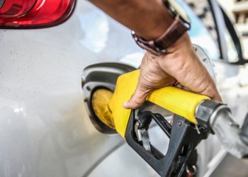 Nova gasolina estreia hoje mais cara e com menor consumo; veja o que muda