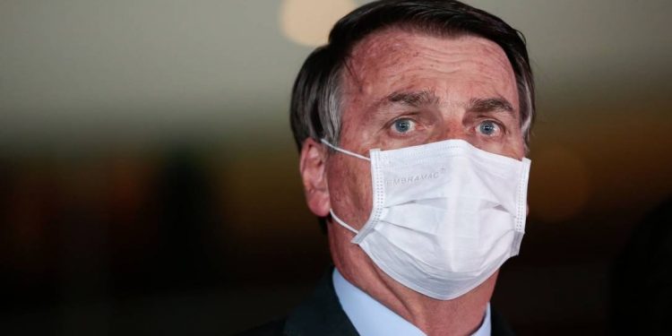 Apesar de recomendações científicas, Bolsonaro diz que eficácia de máscaras é ‘quase nenhuma’