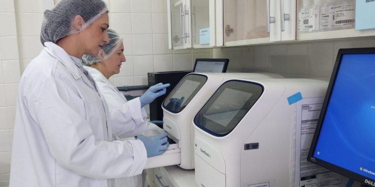 A cada minuto, 1 profissional de saúde é infectado por Covid-19 no Brasil