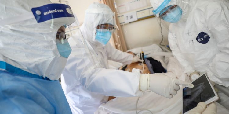 Covid-19: Brasil registra mais 1.271 mortes e 47,1 mil novos casos