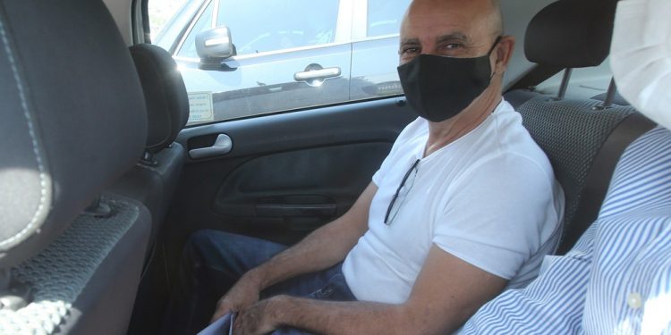 Tribunal emite mandados, e Queiroz e a mulher devem ir para a prisão ainda hoje