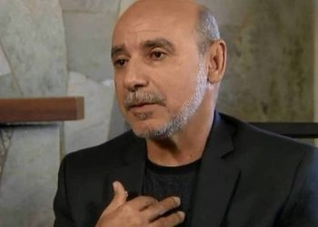 Gilmar Mendes livra Queiroz da cadeia e concede nova prisão domiciliar