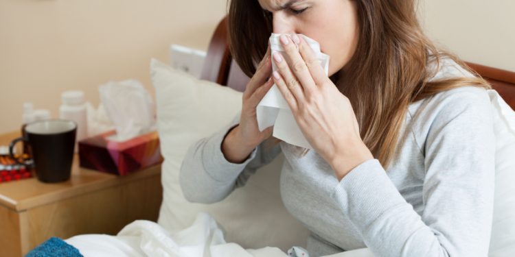 Resfriados comuns podem gerar imunidade ao coronavírus, diz estudo