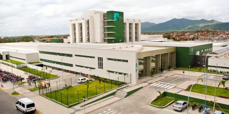 Hospital Regional Norte abre seleção com vagas para níveis médio e superior; salários vão até R$ 9,5 mil