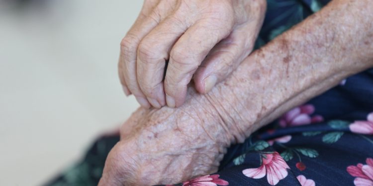 60 idosos morreram por Covid-19 em abrigos no Ceará