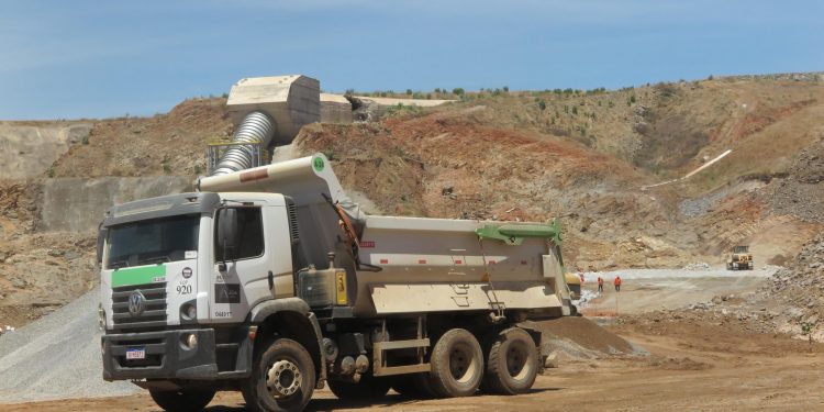 Após ruptura de conduto, ministro anuncia retorno das famílias evacuadas de Jati