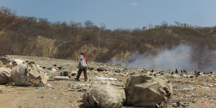 Fumaça no lixão de Juazeiro do Norte incomoda e ameaça saúde de moradores do entorno