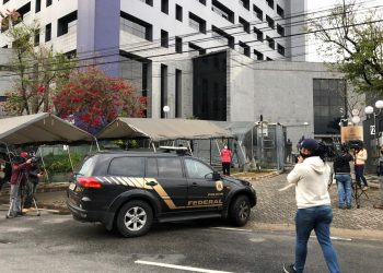 PF cumpre mais de 100 mandados durante operação, sendo 22 mandados de prisão e 60 de busca e apreensão em SP (Foto: Vinicius Godoy/TV Globo)