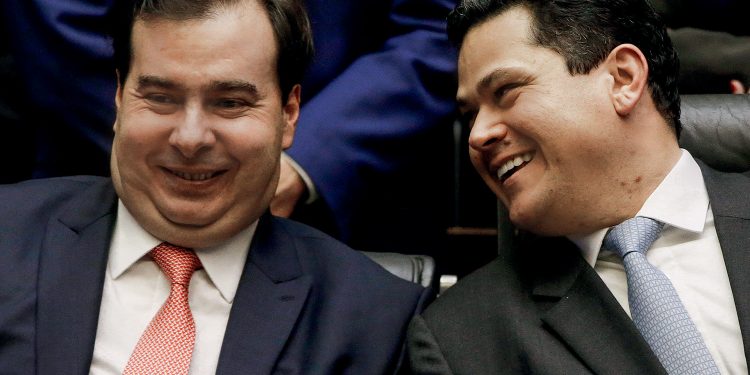 Advogados do Senado defendem no STF que Alcolumbre e Maia podem ser reeleger