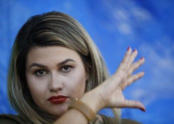 Extremista Sara Winter expõe nome de menina de 10 anos estuprada e endereço de hospital; web se revolta