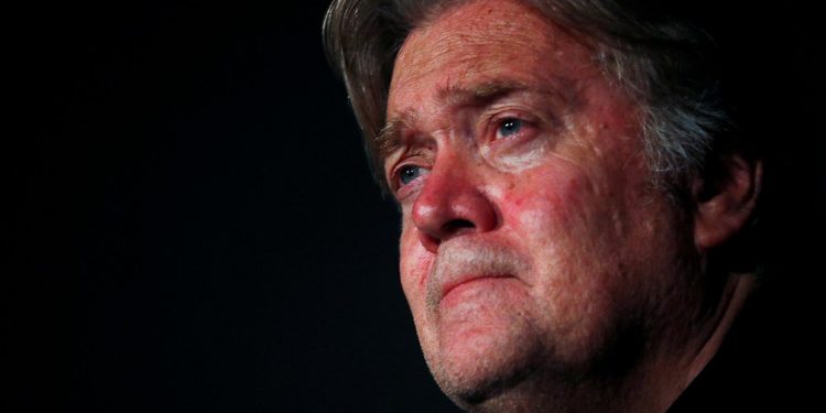 Guru de Trump e Bolsonaro, Steve Bannon é preso sob acusação de fraude