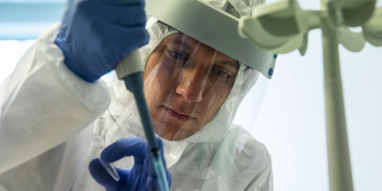 Rússia diz que registrará 1ª vacina contra Covid na próxima semana