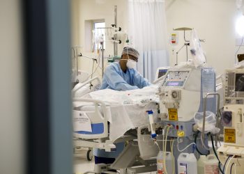 Recomendação para que pacientes de Covid esperassem ter falta de ar foi erro mundial, diz Dr. Cabeto