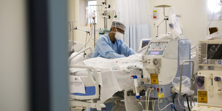 Recomendação para que pacientes de Covid esperassem ter falta de ar foi erro mundial, diz Dr. Cabeto